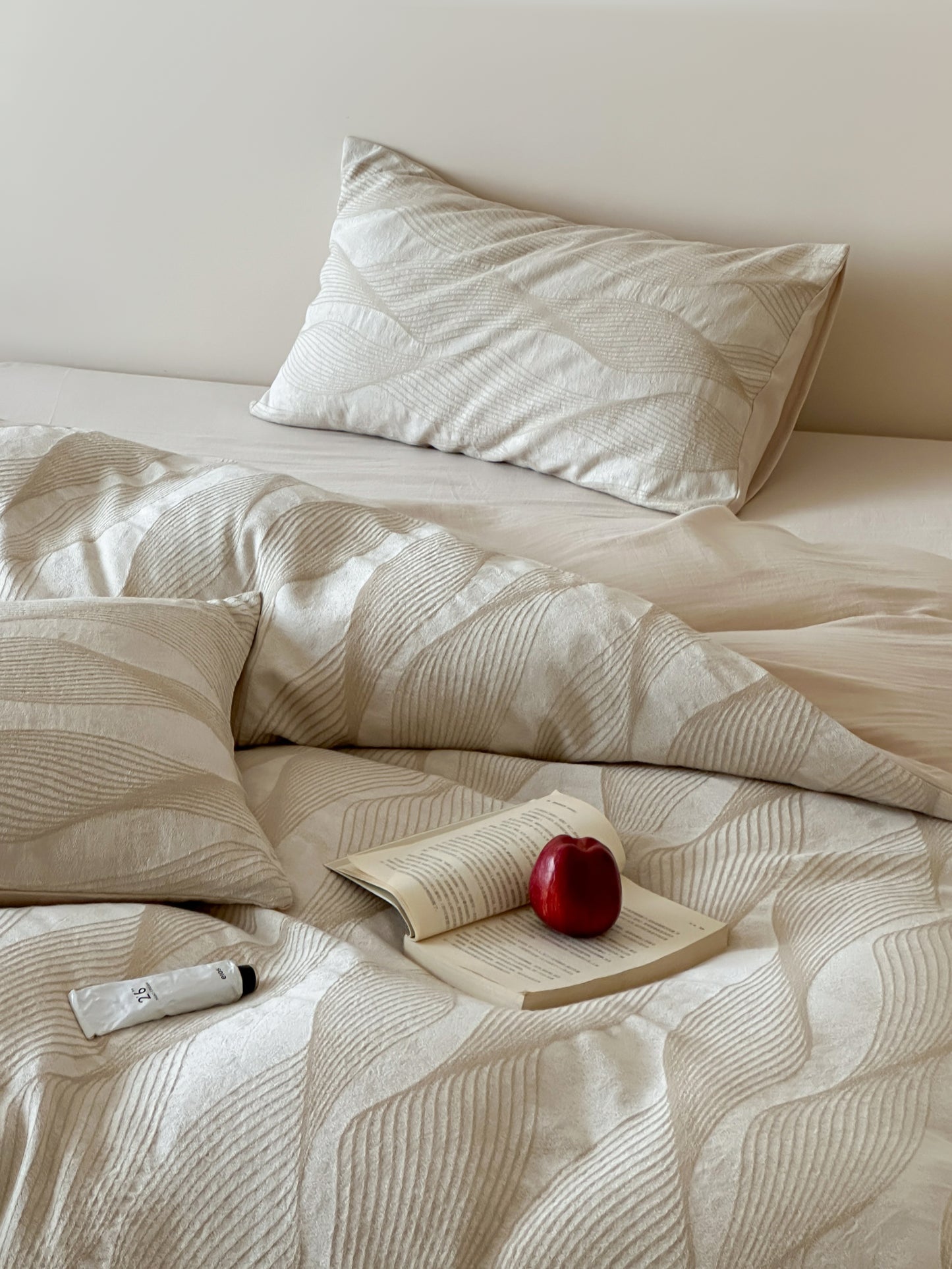 Neutral beige duvet with tonal wave texture in 100% premium cotton.