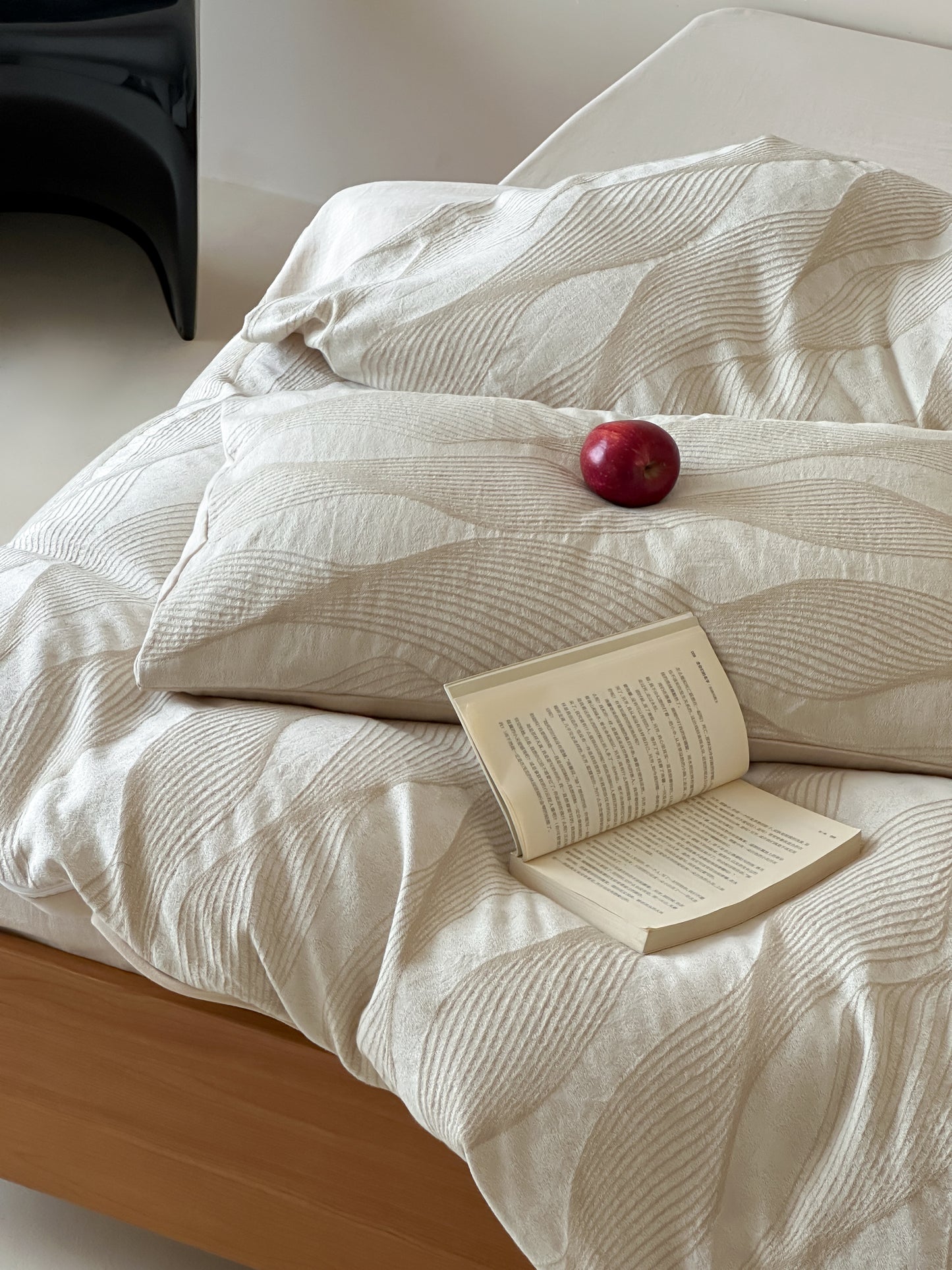 White Waves Bedding Set