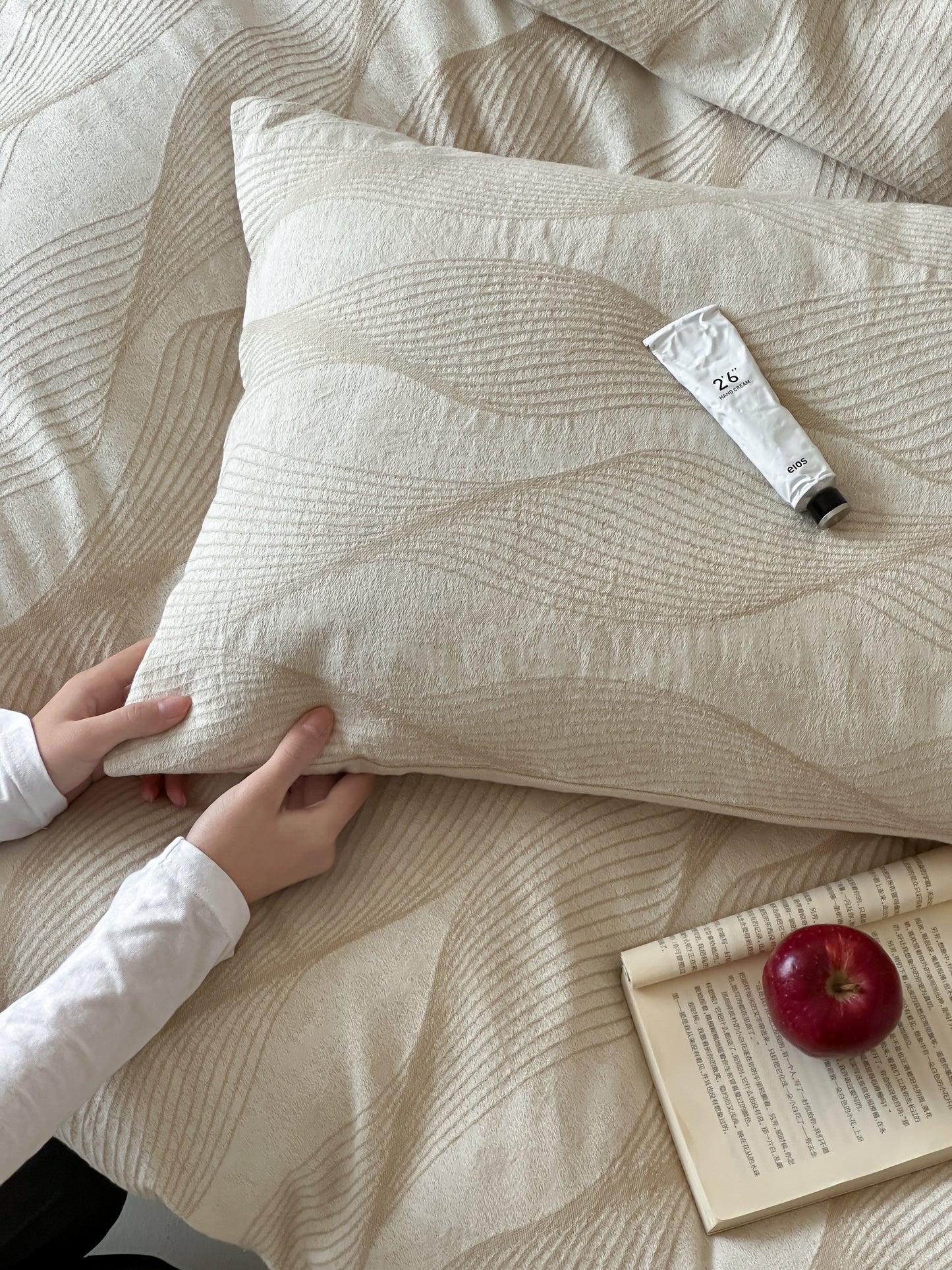White Waves Bedding Set