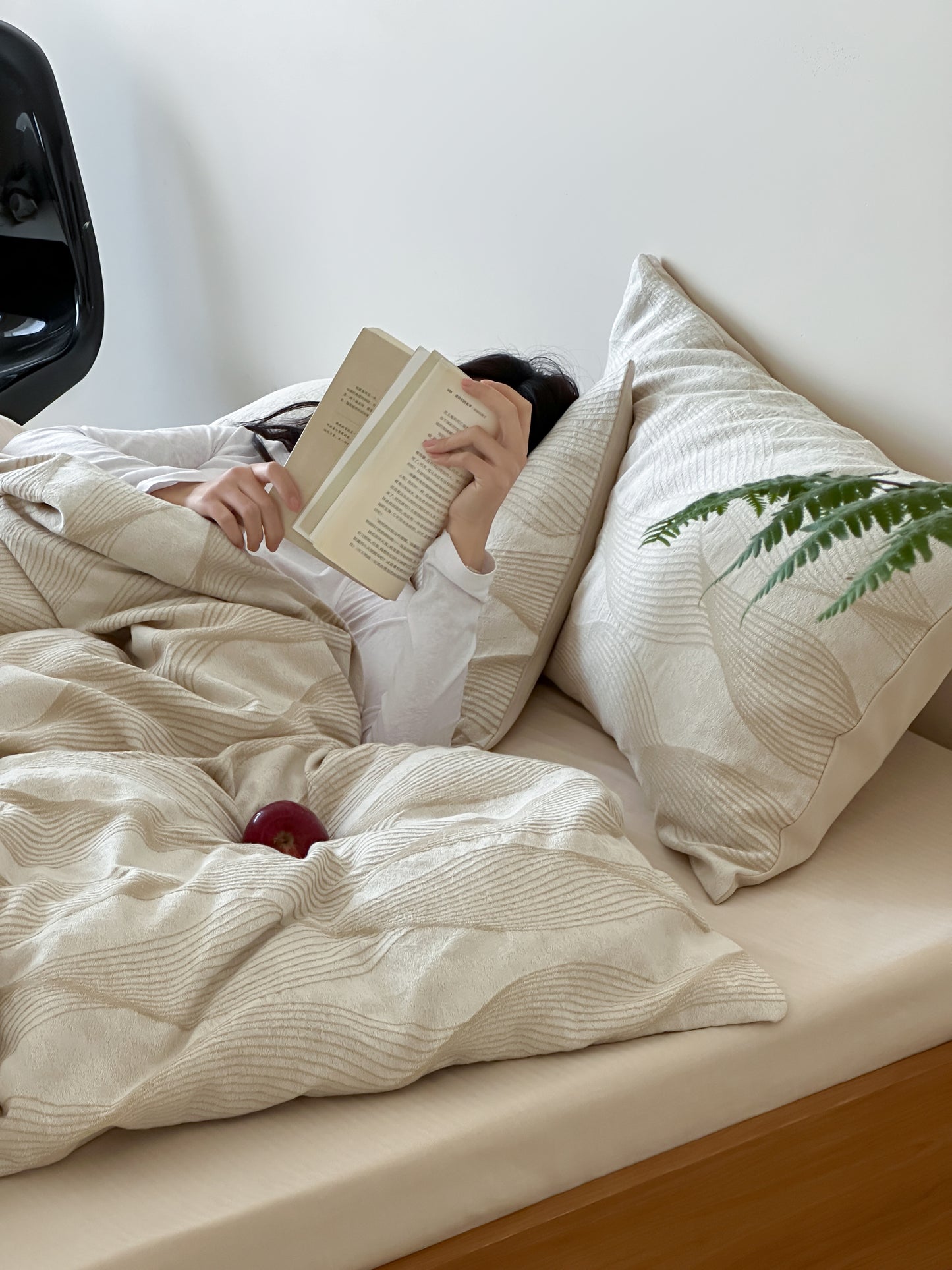 White Waves Bedding Set