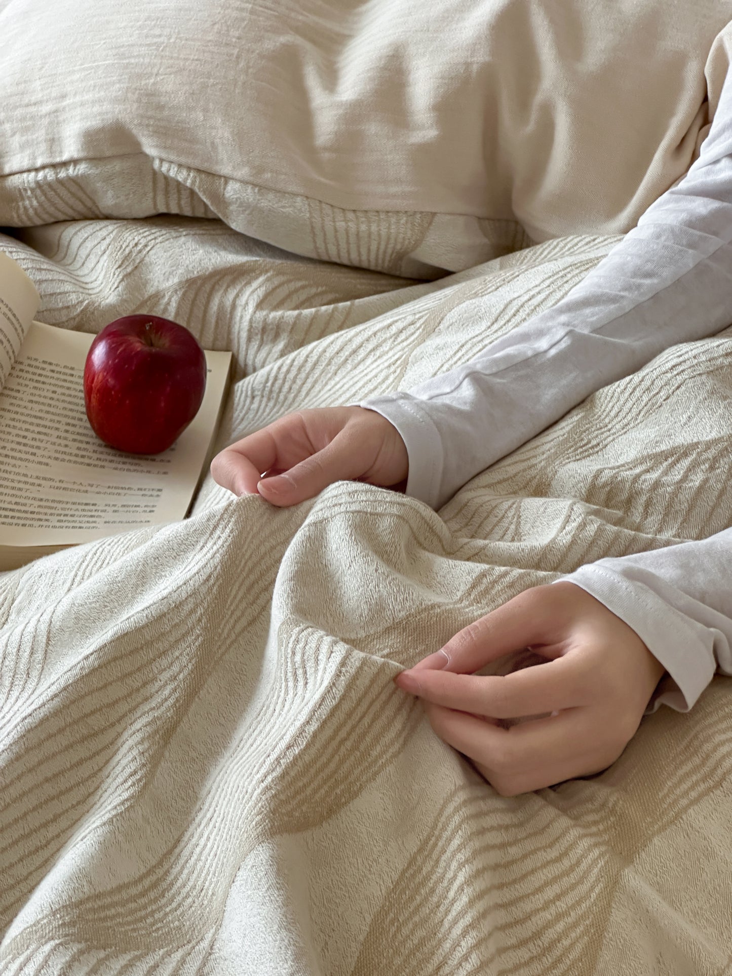 White Waves Bedding Set